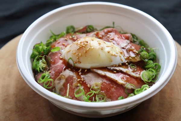 炭火ダイニング颯　ローストビーフ丼　900円税込